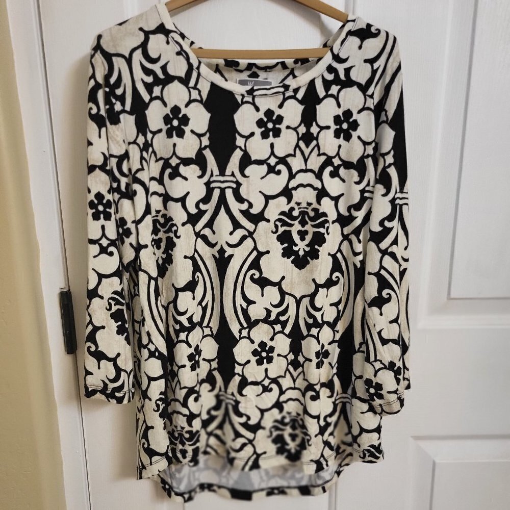 JM Collection Black and Tan blouse SIZE: MEDIUM